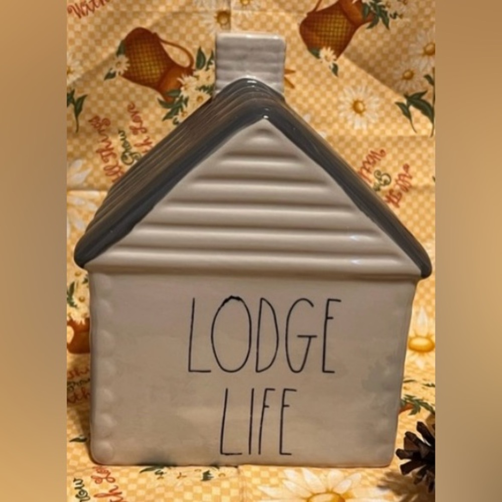 NIB Rae Dunn Lodge Life cabin